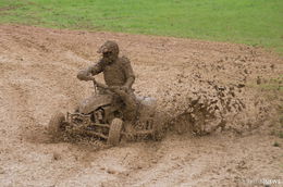 Starterrekord in Staub und Schlamm – 400 Enduristen am Start