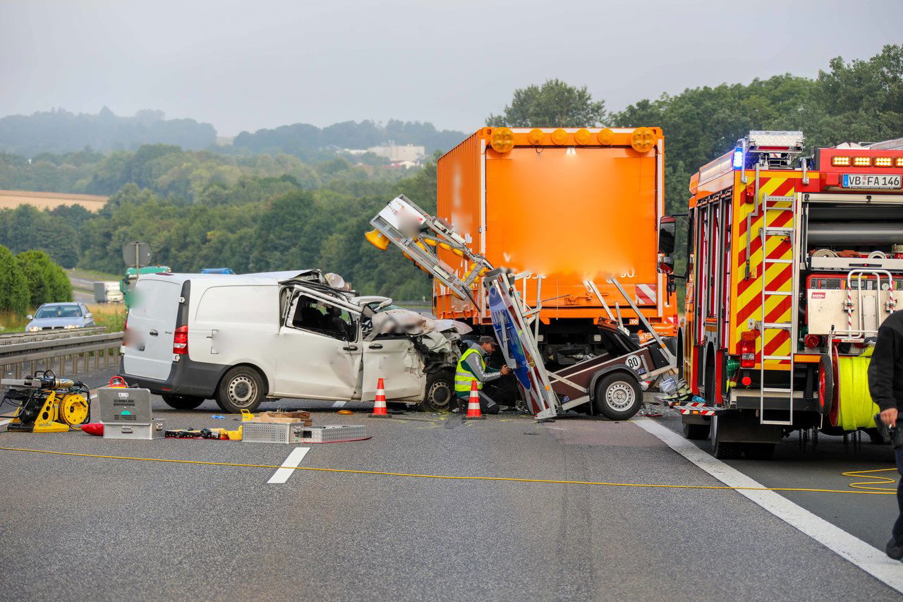 Alsfeld: Schwerer Unfall Auf Der A5 Im Baustellenbereich - Vollsperrung ...