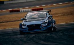 Rene Kircher jubelt über nächstes Podium in der ADAC TCR Germany