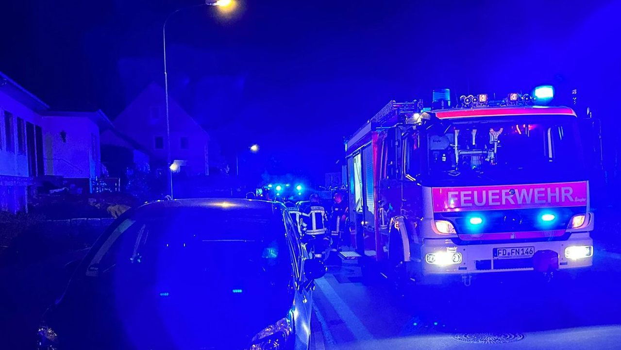 Feuerwehr-Einsatz Am Abend: Vergessenes Essen Auf Dem Herd Fing Feuer ...