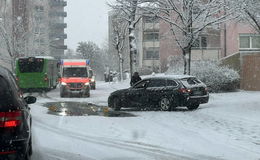 Schneebedeckte Fahrbahn: Chaos auf den Straßen im Fuldaer Stadtgebiet