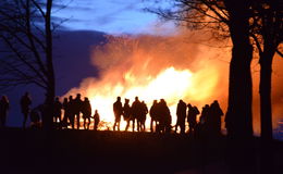 Um einen Überblick zu bekommen: Hutzelfeuer bei der Stadt anmelden