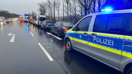 Mehrere Fahrzeuge prallen auf B27 bei Bernhards aufeinander