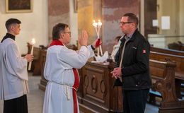 Schneller Segen gegen Halsschmerzen von Stadtpfarrer Stefan Buß