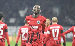 Pokalspektakel in Frankfurt: Die Eintracht steht im Viertelfinale