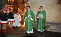 Mit Trommeln und Fanfaren zum Gottesdienst - Bilder