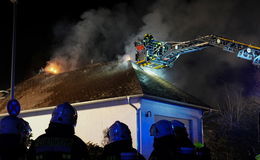 Dachstuhlbrand in einer Unterkunft: Tatverdächtiger (18) festgenommen