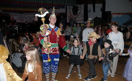 Bajazz gibt den Startschuss: Rosenmontag beim Kindermaskenball eröffnet