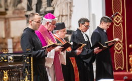 Beten für die Ukraine: Zentraler Gedenkgottesdienst im Fuldaer Dom