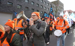 "Mit uns ist zu rechnen" - Tarifverhandlungsauftakt: Demozug der EVG-Jugend