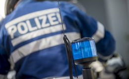 Ein Mann verletzt - Polizei sucht nach grauem SUV