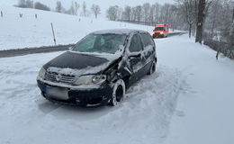 Neuschnee führt zu mehreren Verkehrsunfällen - DWD warnt vor Glätte!