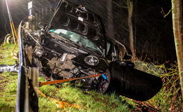 Fahrer flüchtet nach Porsche-Unfall - Polizei fahndet mit Hochdruck