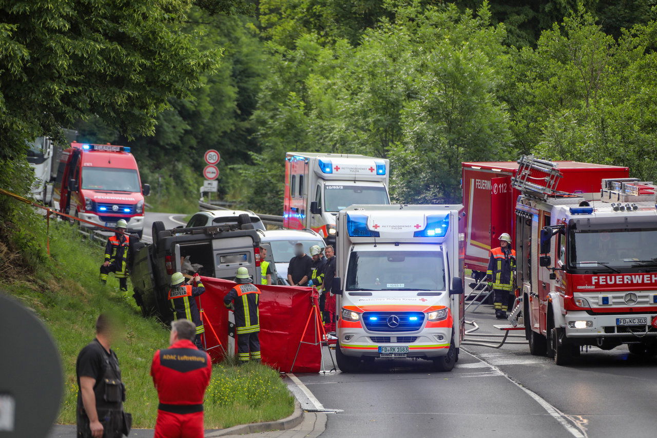 B 279 Voll Gesperrt: Schwerer Unfall Nahe Maiersbach - Osthessen|News