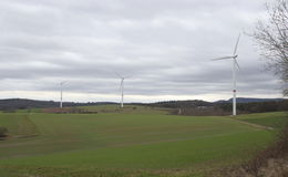 Wirtschaftsminister Al-Wazir: "Windkraftausbau nimmt wieder Fahrt auf"