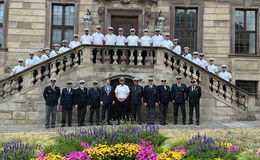 Besatzung des modernsten deutschen Kriegsschiffs zu Besuch