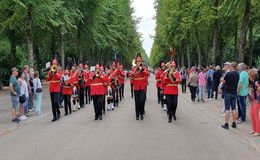 Show and Brass Band tritt bei größter Kirmes am Rhein auf