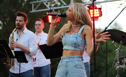 Tolles Wetter untermalt Open-Air-Konzert im Naturpark Sodegarten