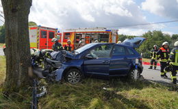 Unfall auf der L3251: Mercedes-Fahrer (85) prallt gegen Baum