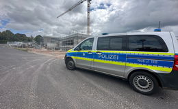 Blaulichteinsatz an der Lichtbergschule: Arbeiter verstirbt auf Baustelle