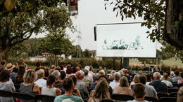 Grenzenlos auf der Streuobstwiese: Filmfestival Wiesenflimmern 2023 startet