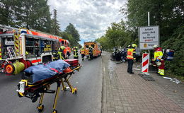 Schwerer Unfall an der Magdeburger Straße - Drei Verletzte, hoher Schaden