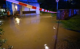 Stromausfälle, vollgelaufene Keller und tausende Blitze am Himmel