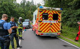 Motorradfahrer nach Unfall schwer verletzt - zwei weitere Personen leicht verletzt