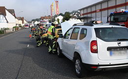 Auffahrunfall mit drei Fahrzeugen vor der Tankstelle in Lispenhausen