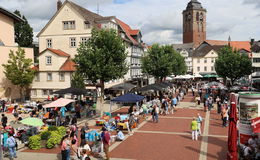 Flohmarkt zum Festspiel-Ende mit Musik und offenen Läden