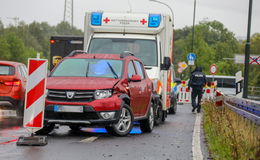 Unfall am Westring: Pkw in Leitplanke gekracht