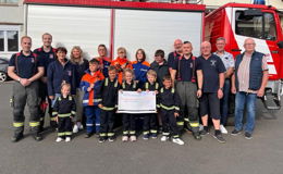 Freude bei der Freiwilligen Feuerwehr über großzügige Spende