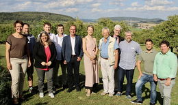 Akademie Burg Fürsteneck feiert Jubiläumsfest auf den Streuobstwiesen