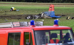 Zwei Menschen sterben bei Flugzeug-Absturz - Ermittlungen zur Ursache laufen