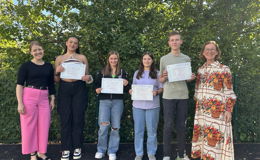 Schüler der Gesamtschule Obersberg erhalten ihre DELF-Diplome