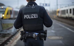 Frau im Bahnhof sexuell belästigt - Bundespolizei sucht Zeugen