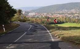 Neue Asphaltschichten für zwei Kreisstraßen: Schäden werden ausgebessert