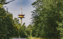 Hausmeister am Kletterseil: Fernmeldeturm Hummelskopf versorgt ganze Region