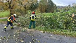 Sturm in Osthessen: Feuerwehrkräfte im Einsatz