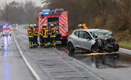 Tödlicher Unfall auf der L3202: Renault-Fahrer stößt mit Lkw zusammen