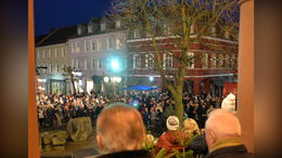 Aufführung unter den Hünfelder Rathausarkaden am Silvesterabend um 17 Uhr