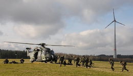 Hubschrauberregiment aus Fritzlar übt Manöver im Vogesberg