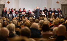 Weihnachtlicher Musikgenuss mit Vokalensemble und Akkordeon-Orchester