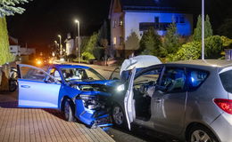 Zwei Autos prallen in Lengers frontal ineinander - drei Verletzte