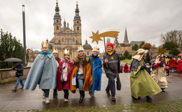 Gemeinsam für unsere Erde: Aussendungsgottesdienst der Sternsinger