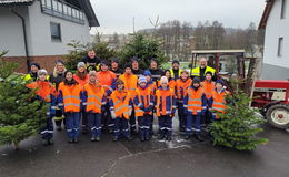 Weihnachtsbaumsammelaktion der Jugendfeuerwehr im Alsfelder Stadtgebiet 