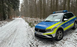 Vermisster Senior (82) tot im Wald aufgefunden - Rettungskräfte im Einsatz