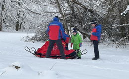 Übung mit neuem Gerät bei Winterrettungswache der Bergwacht auf Eisenberg