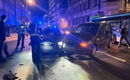 Unfall in der Heinrichstraße - zwei Autos fahren ineinander