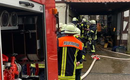 Einsatz in Unterneurode: Feuer unter dem Vorbau schnell gelöscht